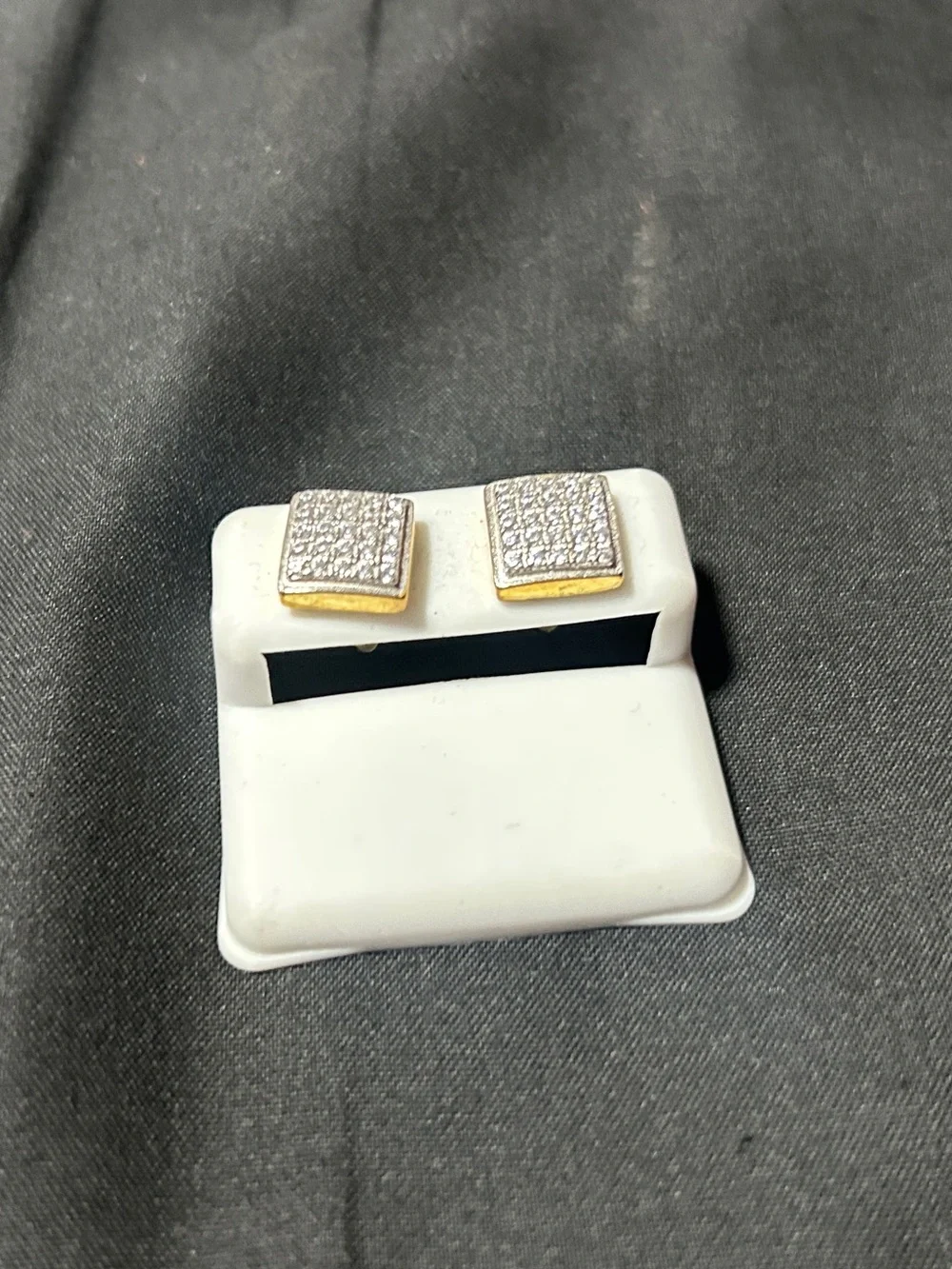 N/A square stud